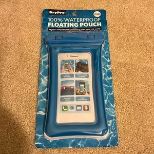 Waterproof floating pouch for smartphones